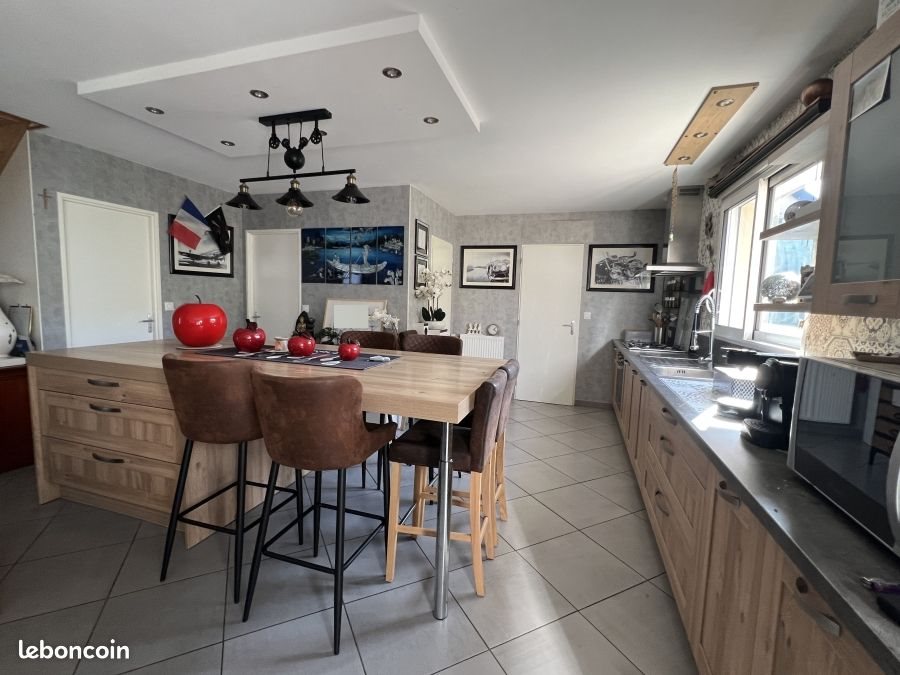 Maison à vendre, 141m², Brûlon