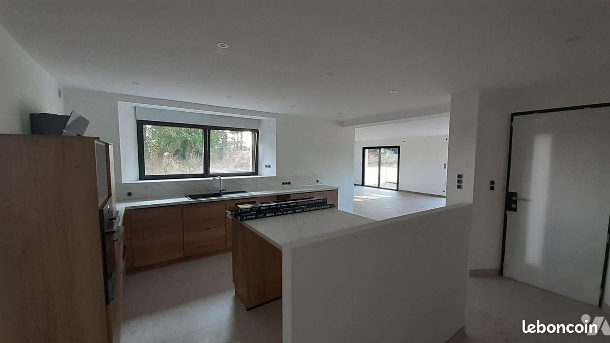 Maison à louer, 167m², Domalain