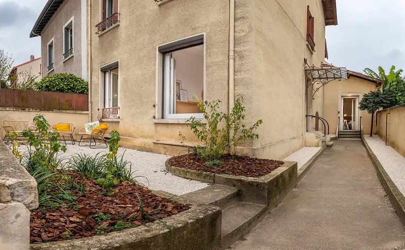 Maison à louer, 201m², Vénissieux