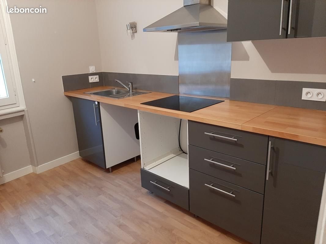 Appartement à louer, 81m², Saint-Bonnet-le-Château