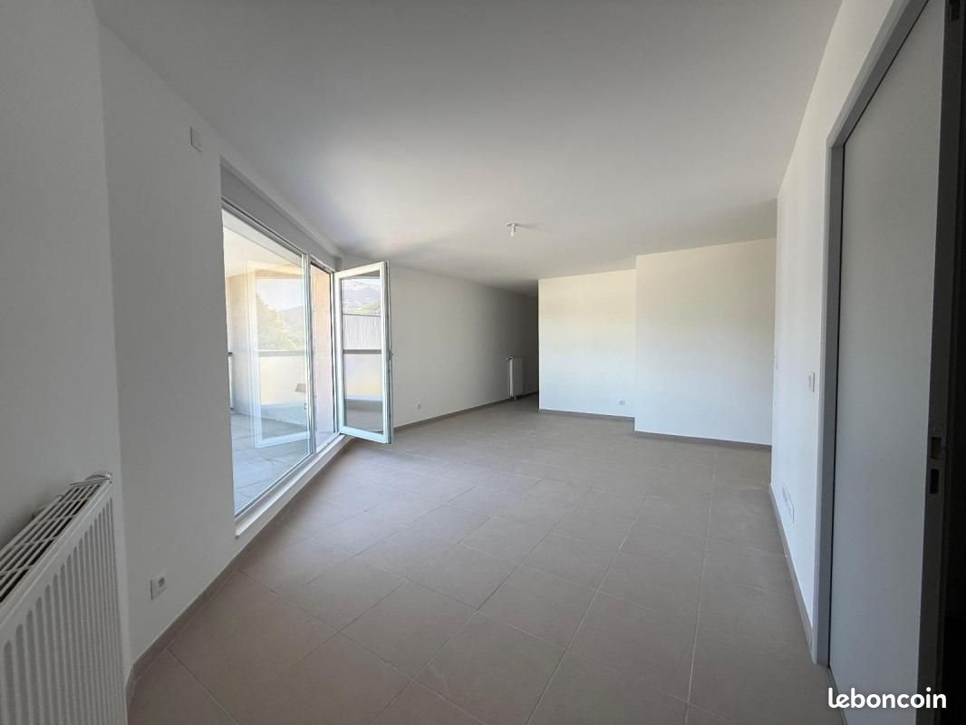 Appartement à louer, 76m², Crolles