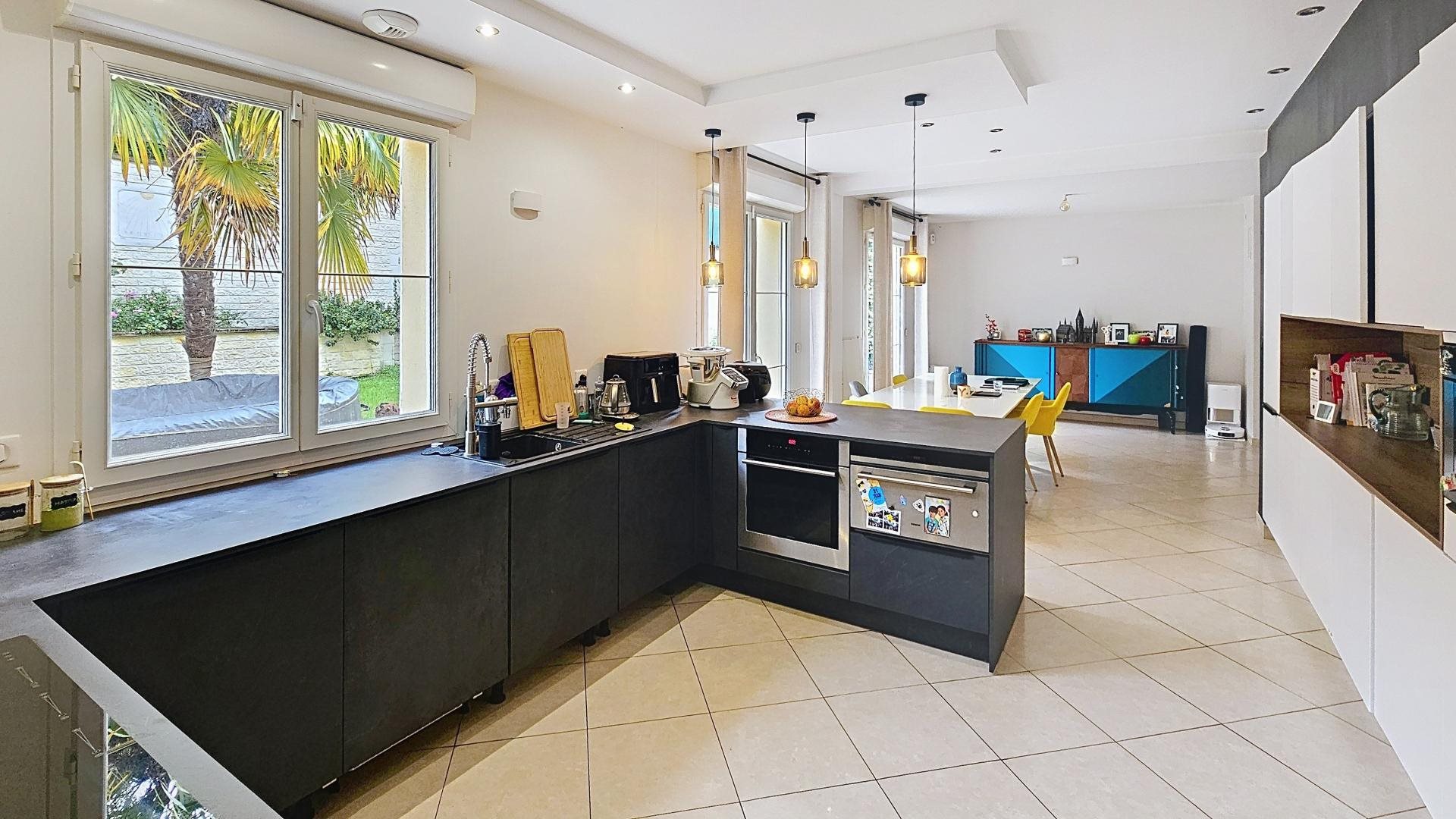 Maison à vendre, 185m², La Ville-du-Bois