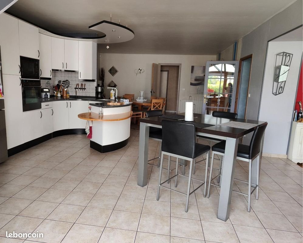 Maison à vendre, 297m², Etroeungt