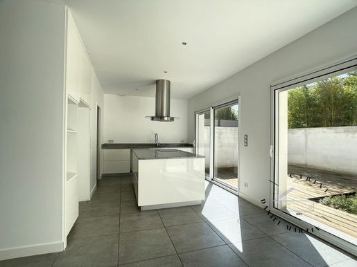 Advert pic 0