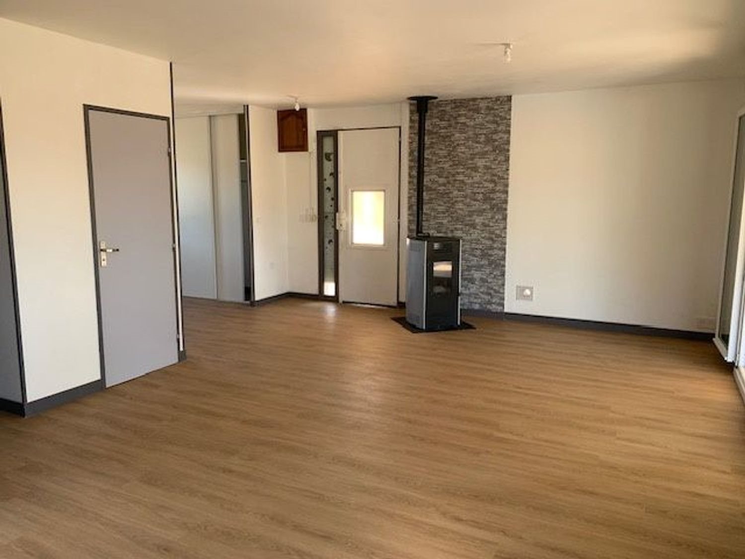 Maison à louer, 87m², Langoëlan