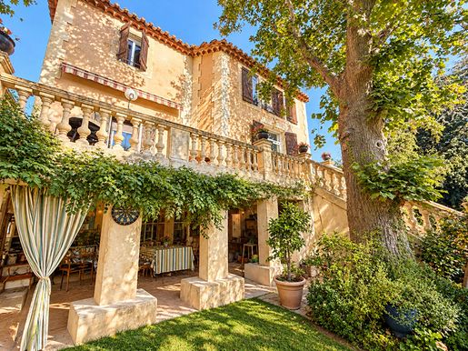 Maison 8 pièces 247 m² · à Narbonne · 247 m² · 630 000 €