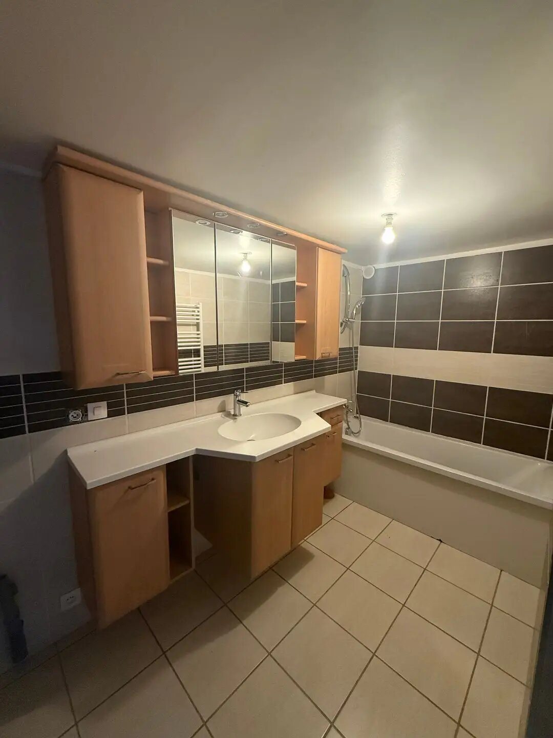 Maison à louer, 119m², Gex