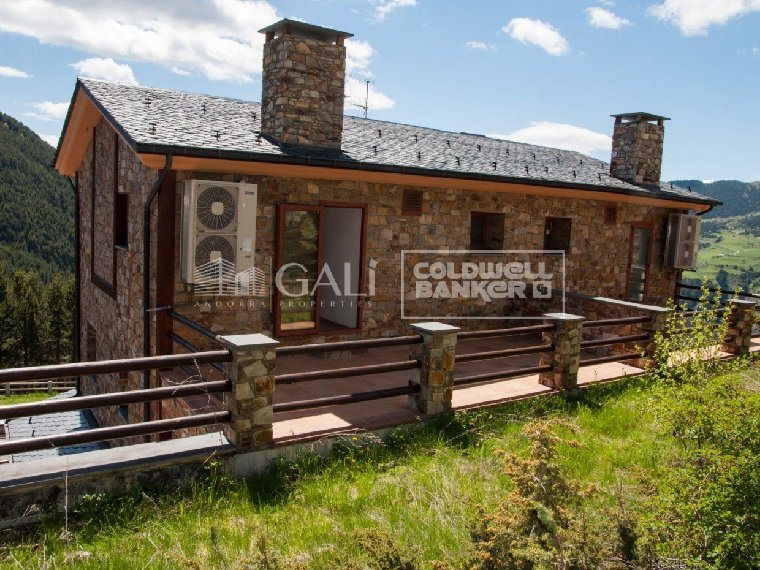 Casa adossada de 4 habitacions en venda a Canillo · 55 de 60