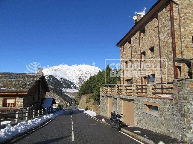 Casa adossada de 4 habitacions en venda a Canillo · 56 de 60
