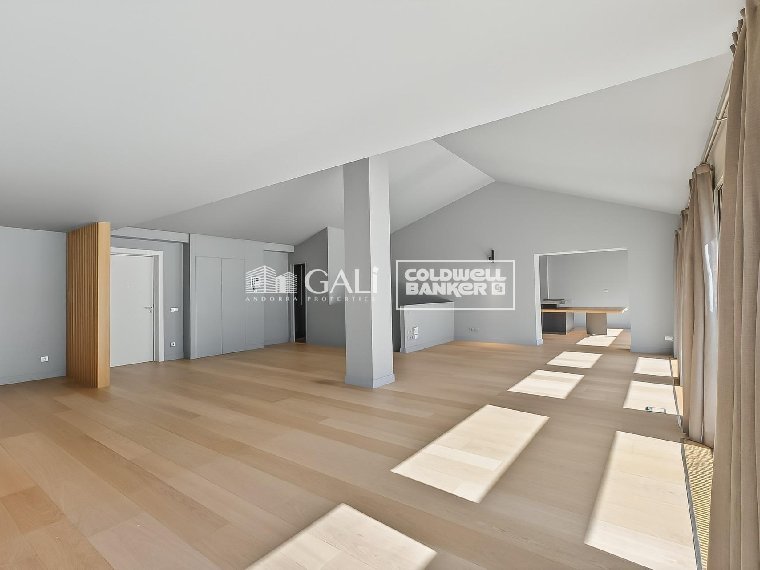 Duplex 4 chambres à vendre à Andorra la Vella, Andorre-la-Vieille · 2 sur 60