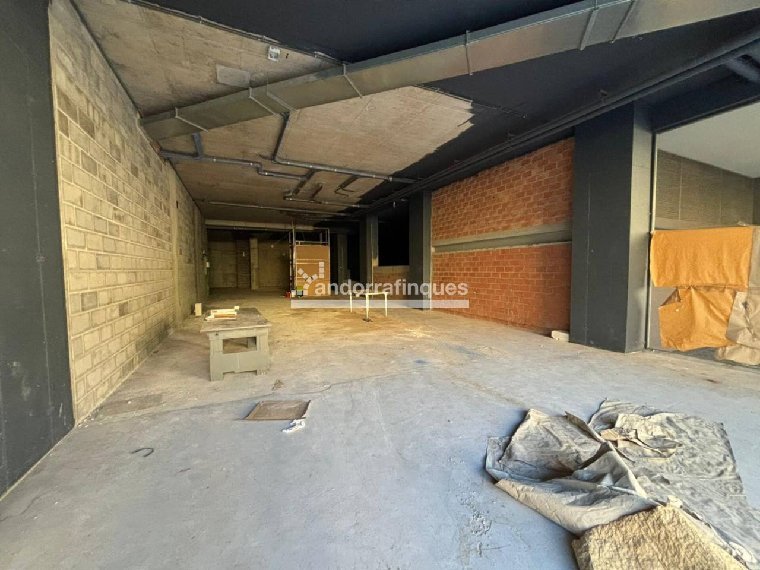 Local comercial en venta en Escaldes-Engordany · 2 de 15