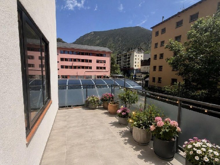 3-bedroom flat for sale in Encamp · 3 of 18