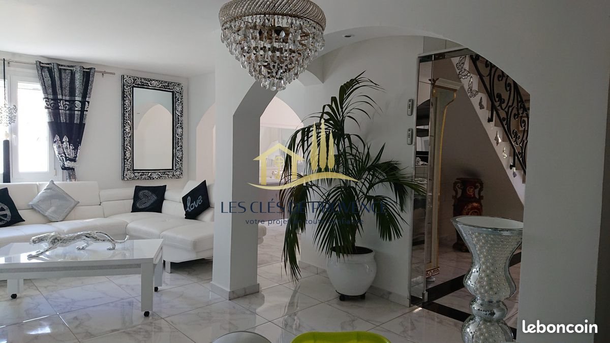 Maison à vendre, 180m², Rognac