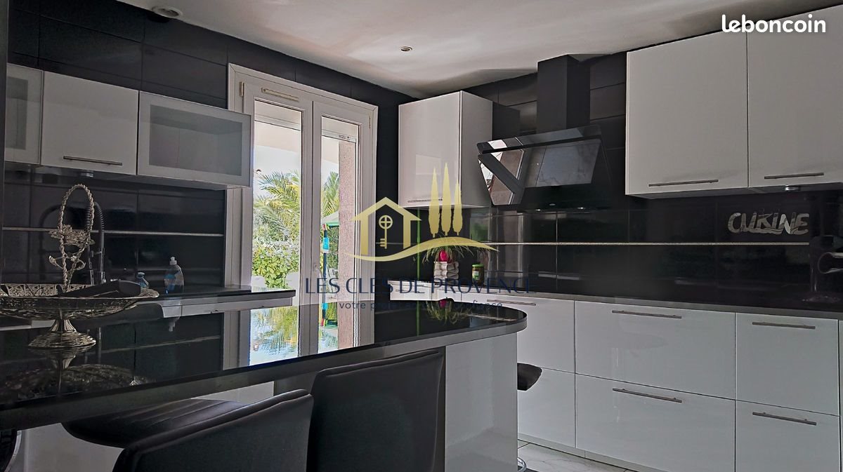 Maison à vendre, 180m², Rognac