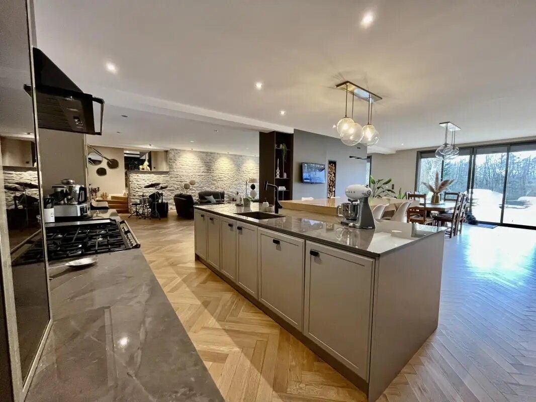 Maison à vendre, 341m², Vézeronce-Curtin