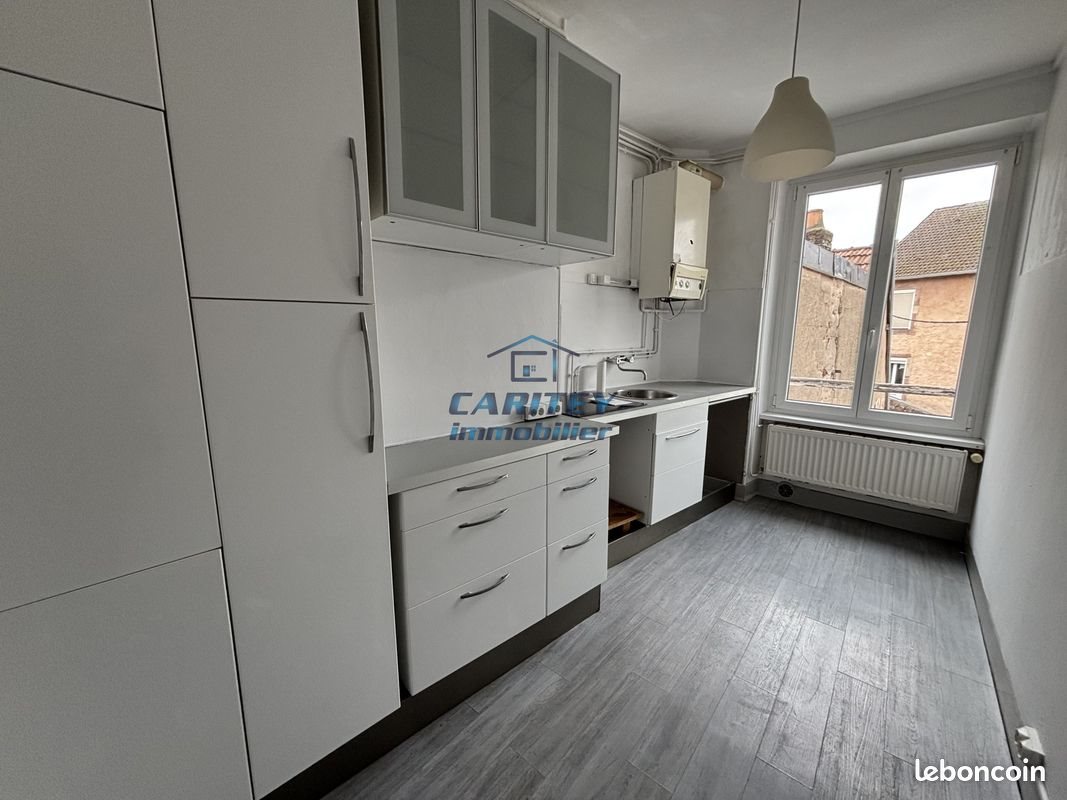 Appartement à louer, 79m², Lure