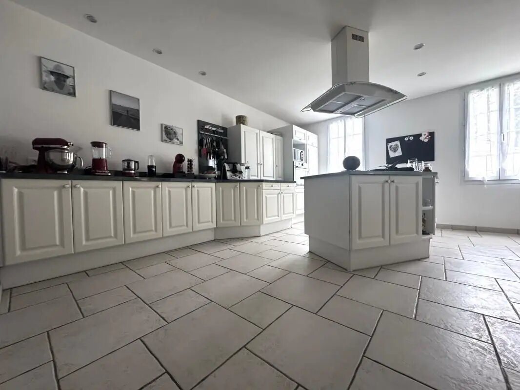 Maison à vendre, 228m², Nieul-lès-Saintes