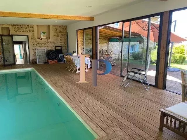 Maison à vendre, 310m², Saint-Christophe-en-Brionnais