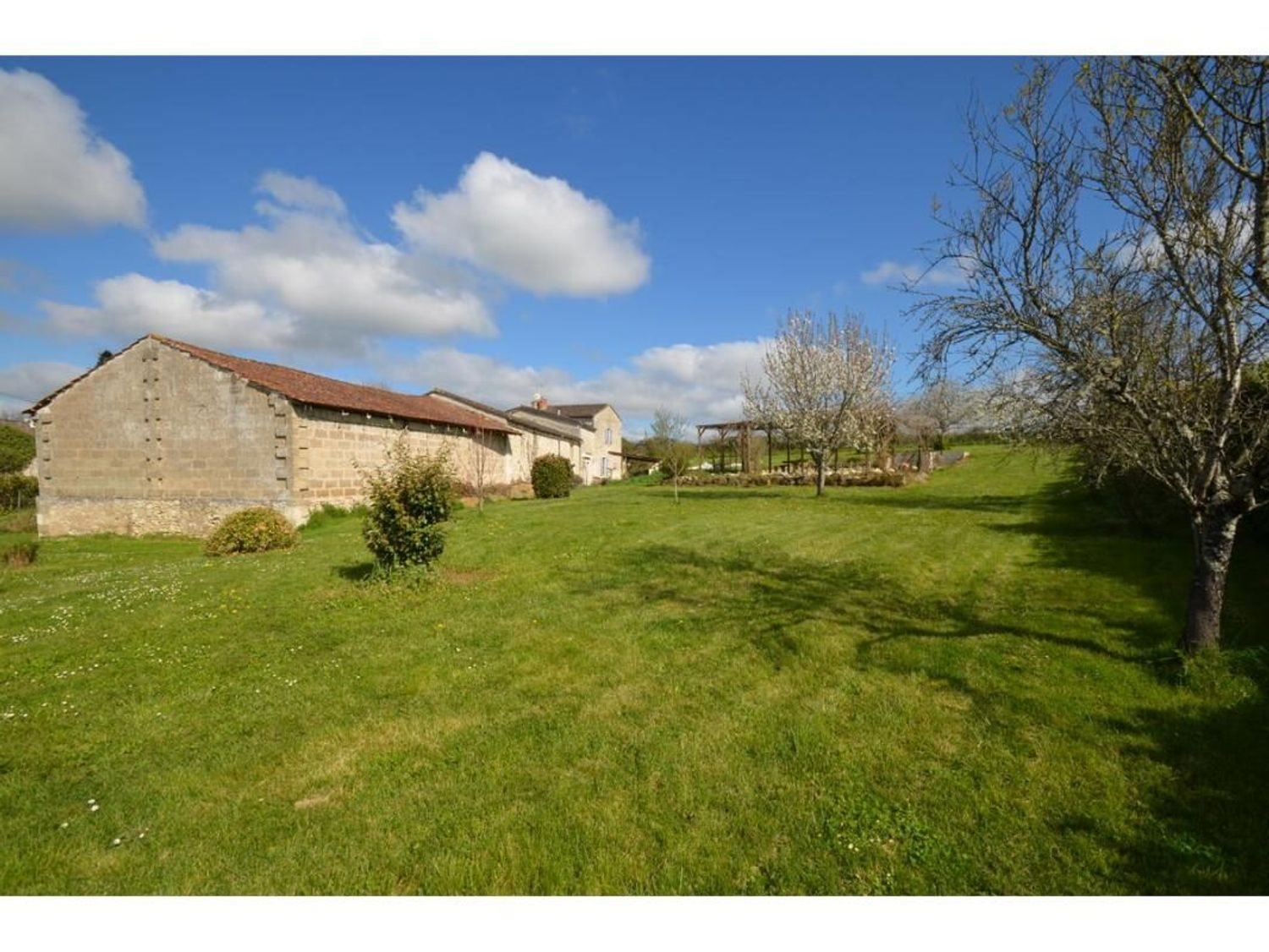 Maison à vendre, 385m², La Roquille
