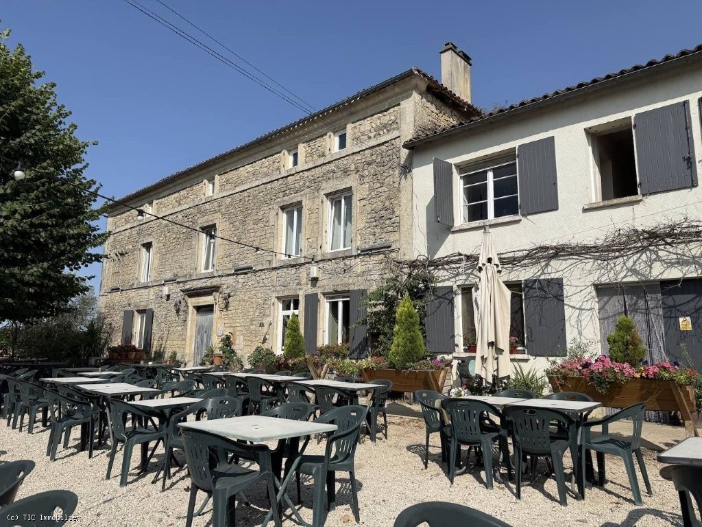 Maison à vendre, 342m², Ruffec