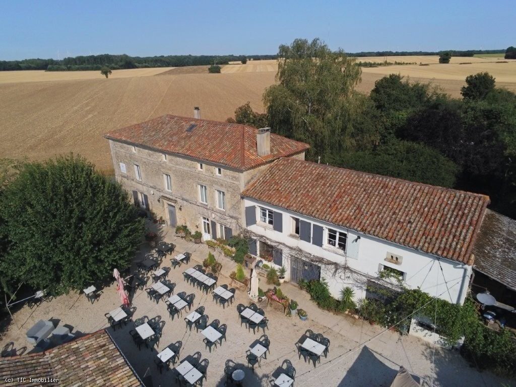 Maison à vendre, 342m², Ruffec