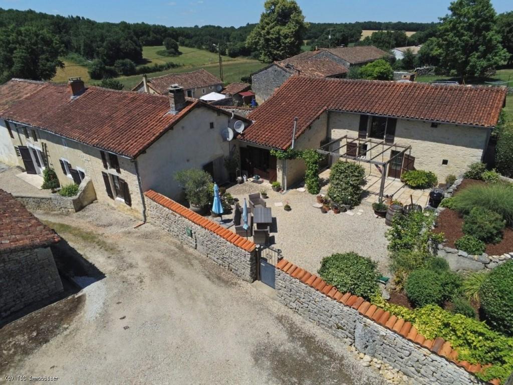 Maison à vendre, 313m², Nanteuil-en-Vallée