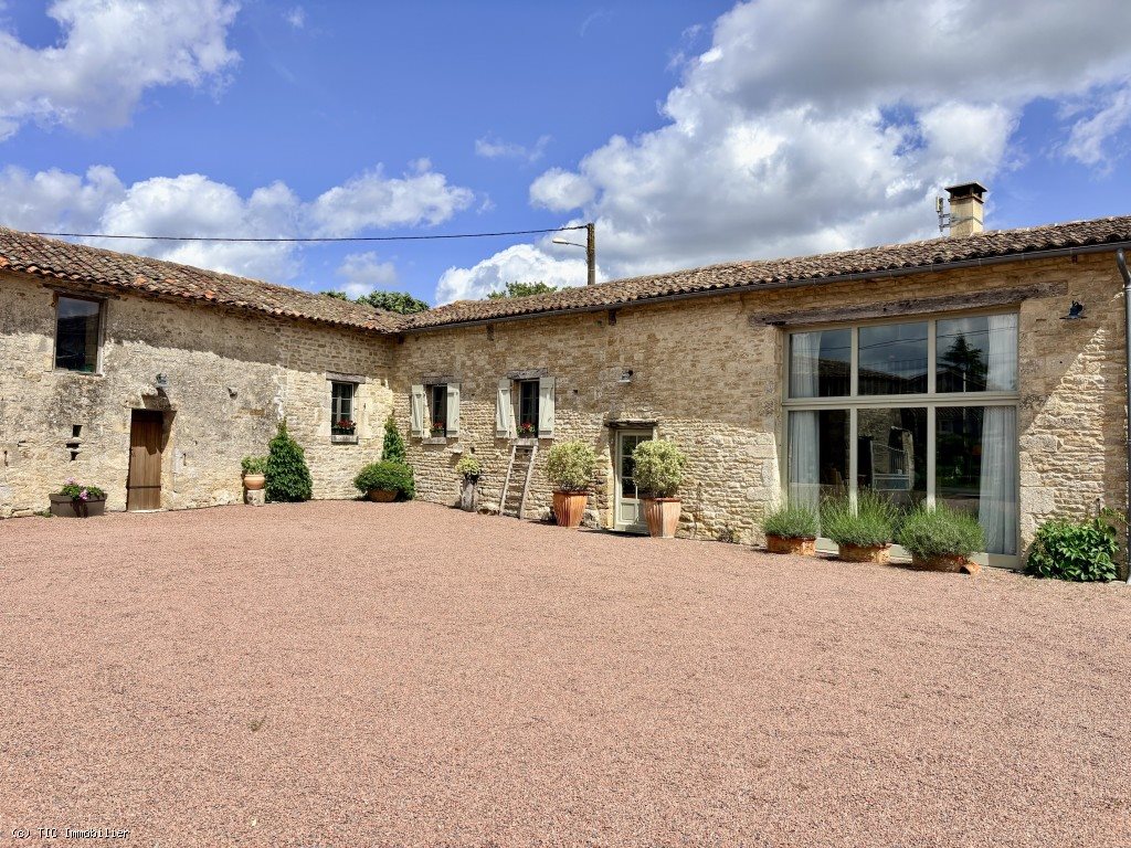 Maison à vendre, 201m², Villefagnan