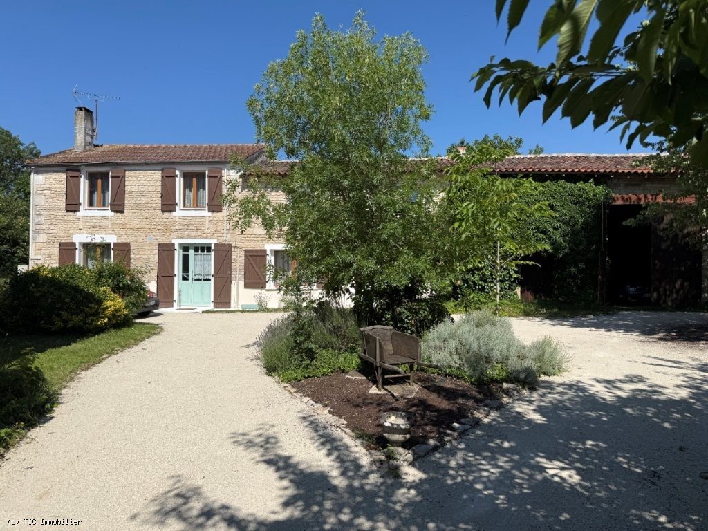 Maison à vendre, 179m², Ruffec