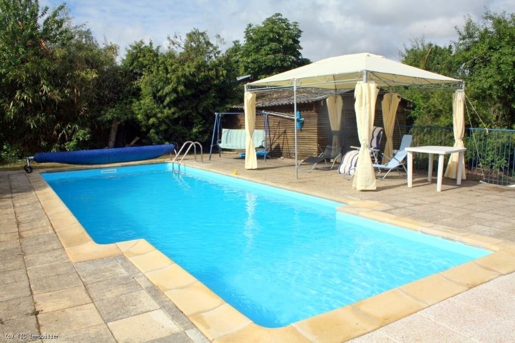 Maison à vendre, 125m², Nanteuil-en-Vallée