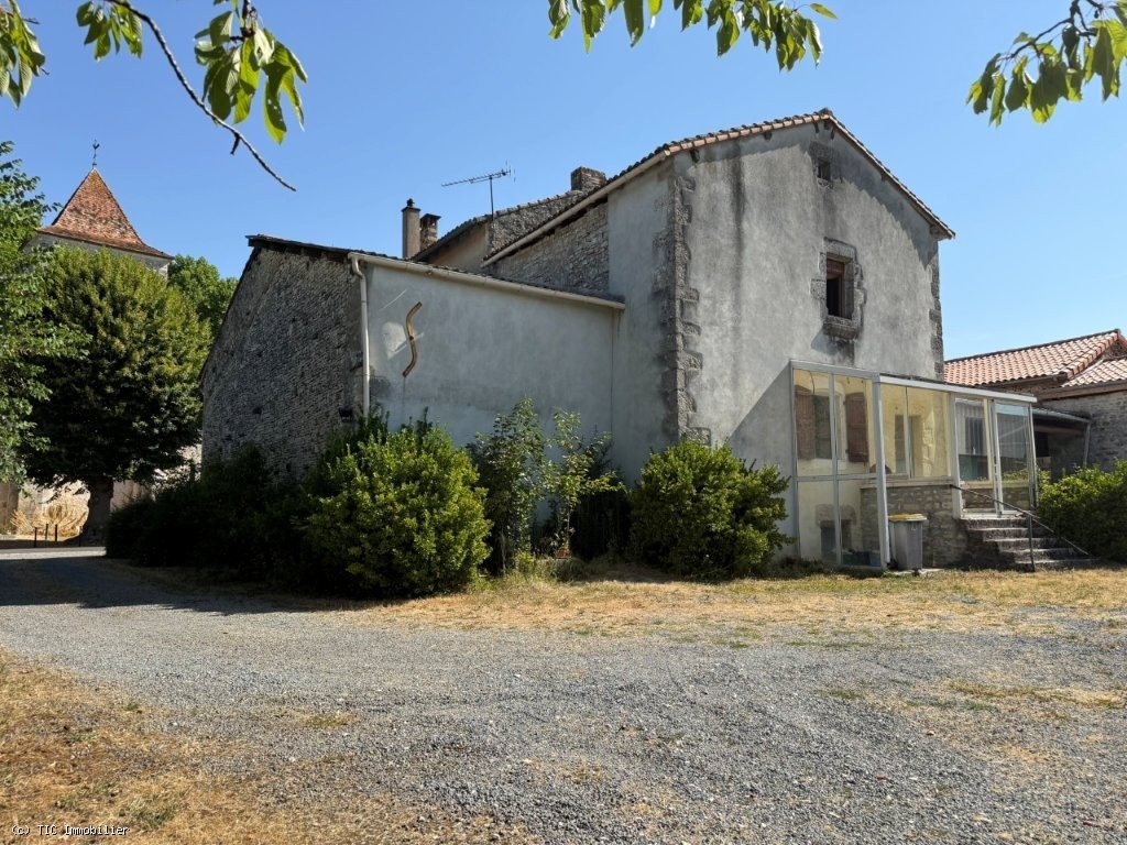 Maison à vendre, 169m², Aunac