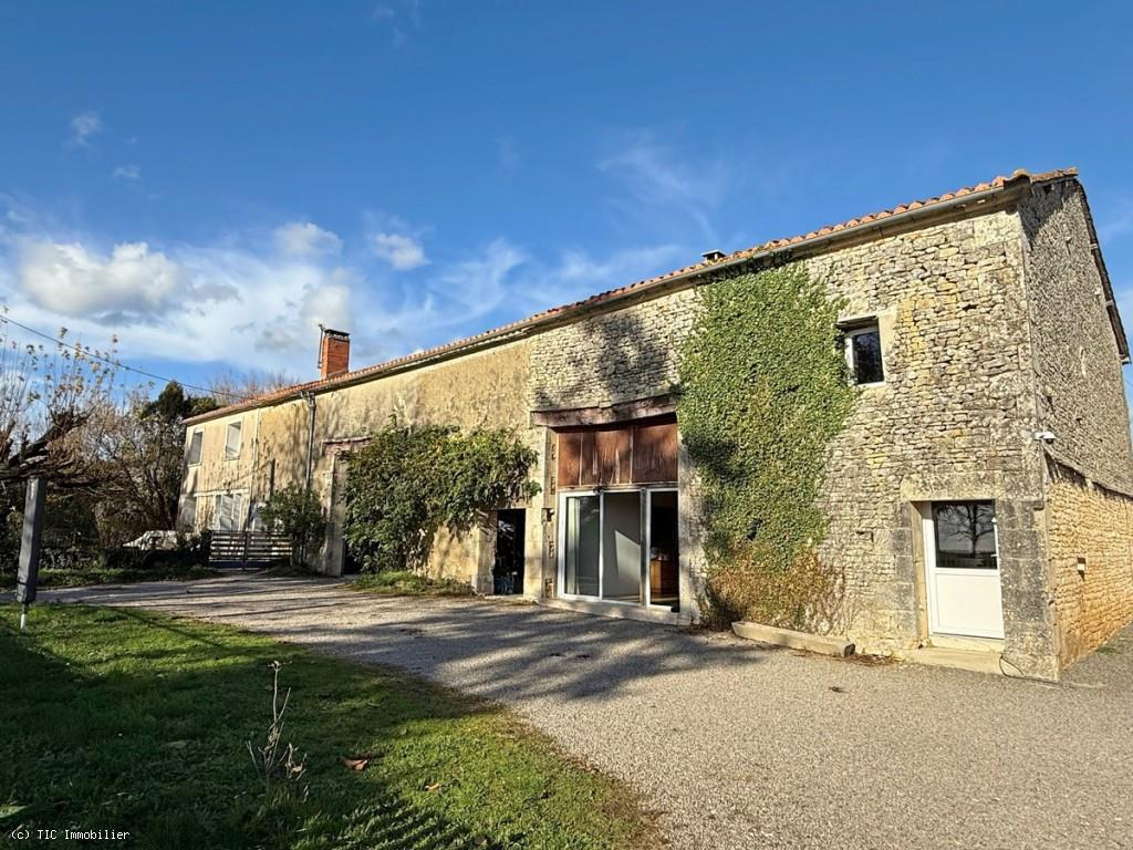 Maison à vendre, 224m², Aunac
