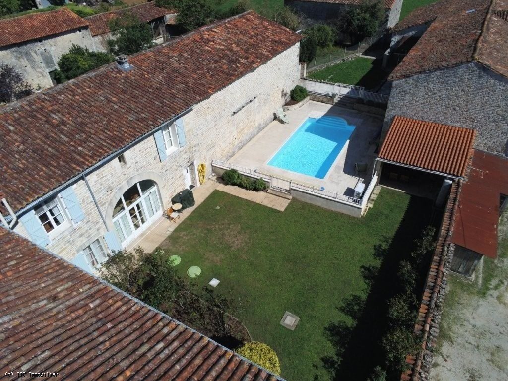 Maison à vendre, 392m², Ruffec