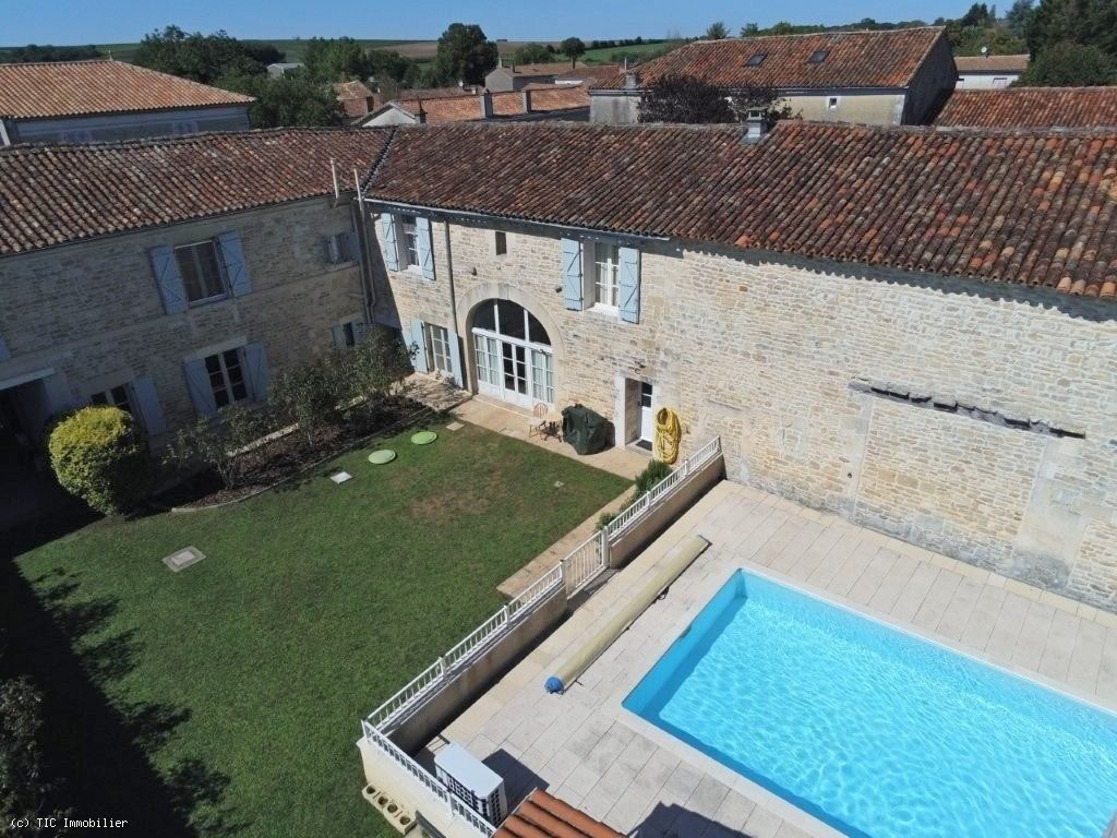 Maison à vendre, 392m², Ruffec