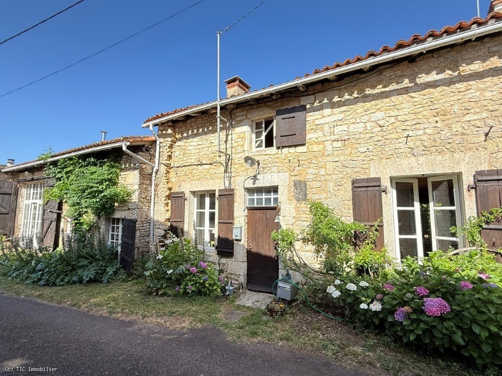 Maison à vendre, 302m², Champagne-Mouton