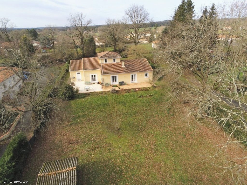 Maison à vendre, 165m², Chabanais