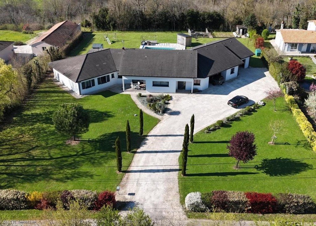 Maison à vendre, 257m², Ruffec