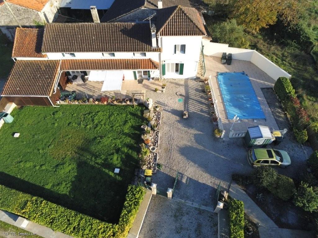 Maison à vendre, 141m², Mansle
