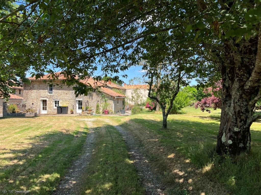 Maison à vendre, 180m², Nanteuil-en-Vallée