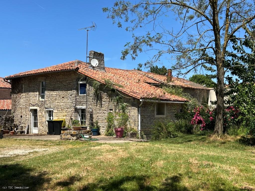 Maison à vendre, 180m², Nanteuil-en-Vallée