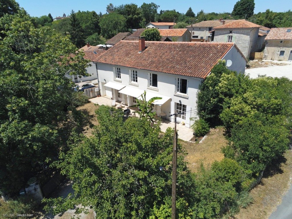 Maison à vendre, 216m², Nanteuil-en-Vallée