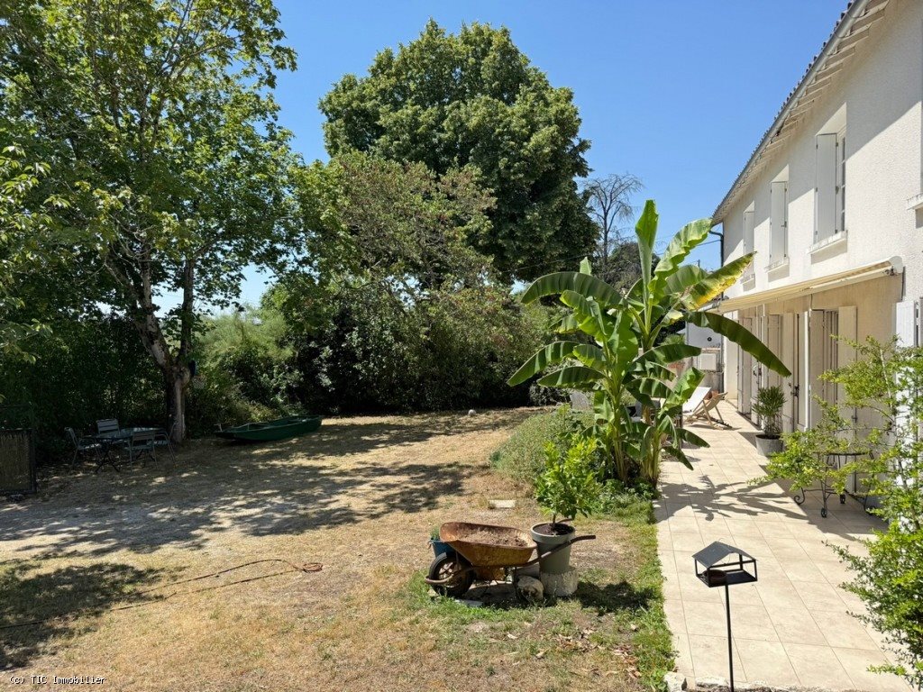 Maison à vendre, 216m², Nanteuil-en-Vallée