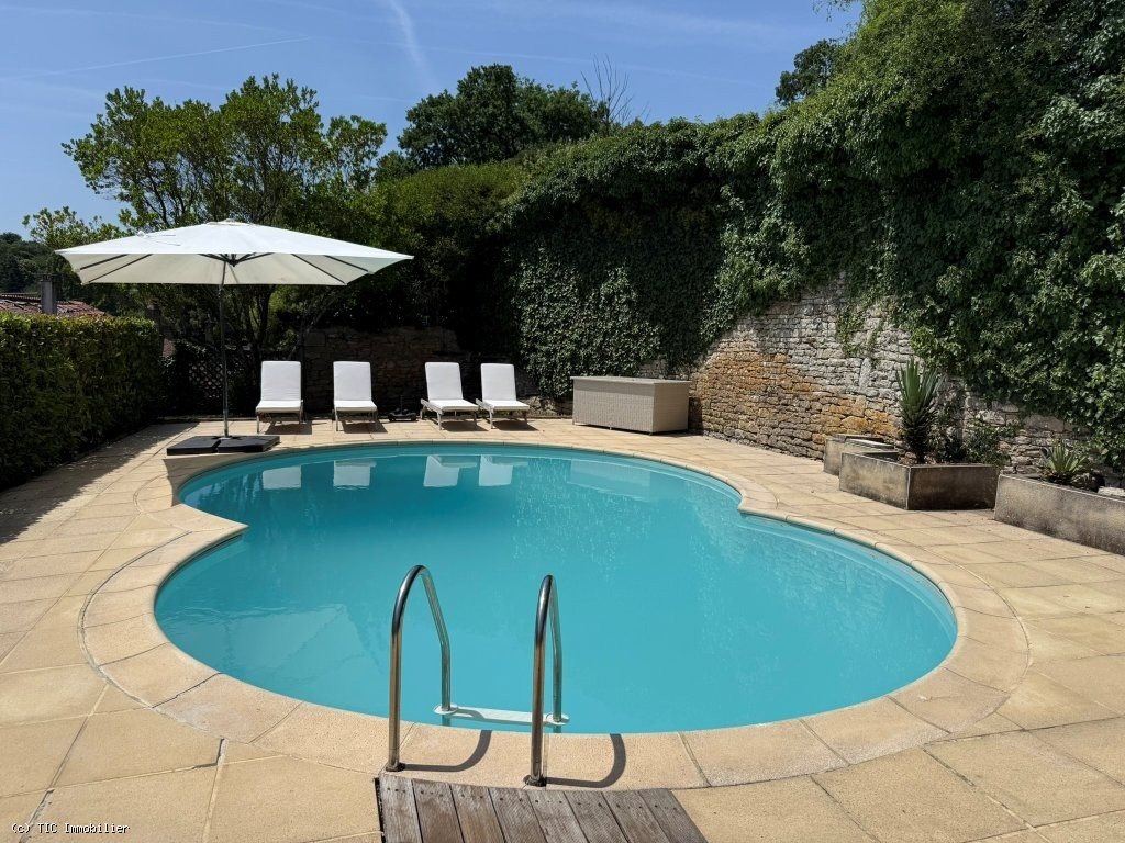 Maison à vendre, 284m², Nanteuil-en-Vallée