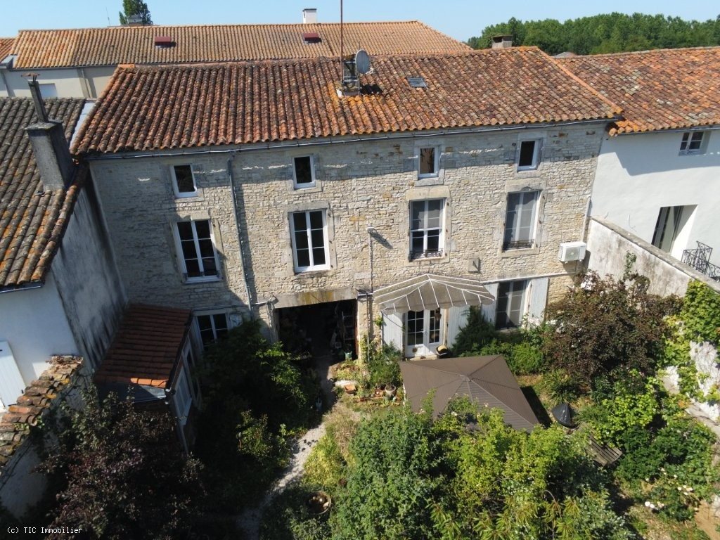 Maison à vendre, 224m², Aigre