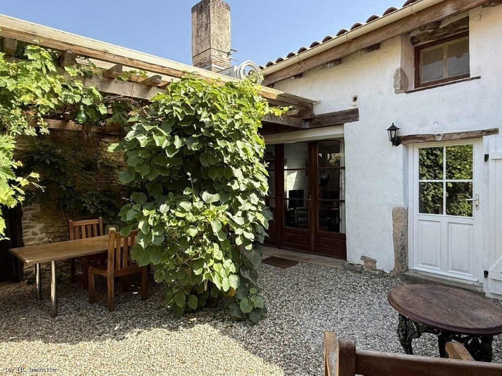 Maison à vendre, 100m², Nanteuil-en-Vallée