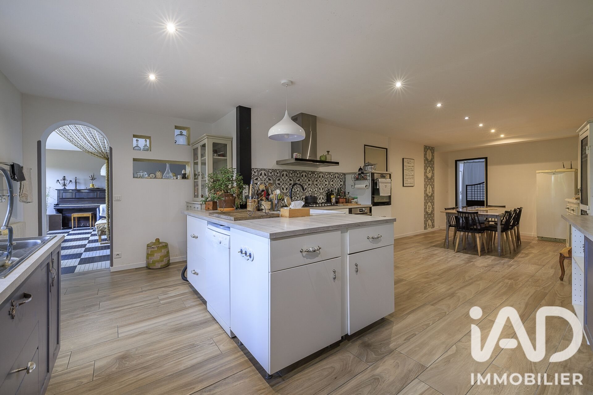 Maison à vendre, 322m², Saint-Médard-de-Guizières