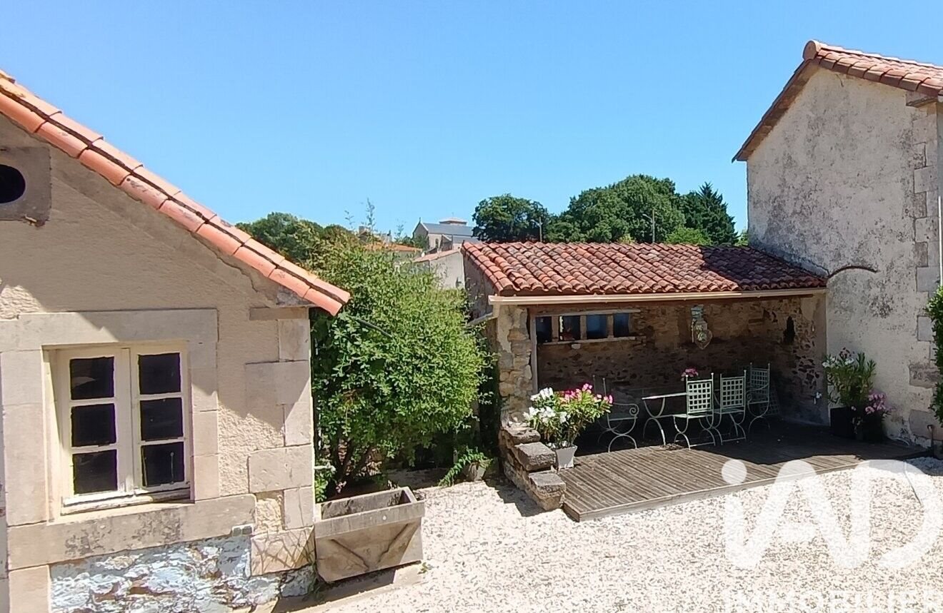 Maison à vendre, 220m², Beugnon-Thireuil
