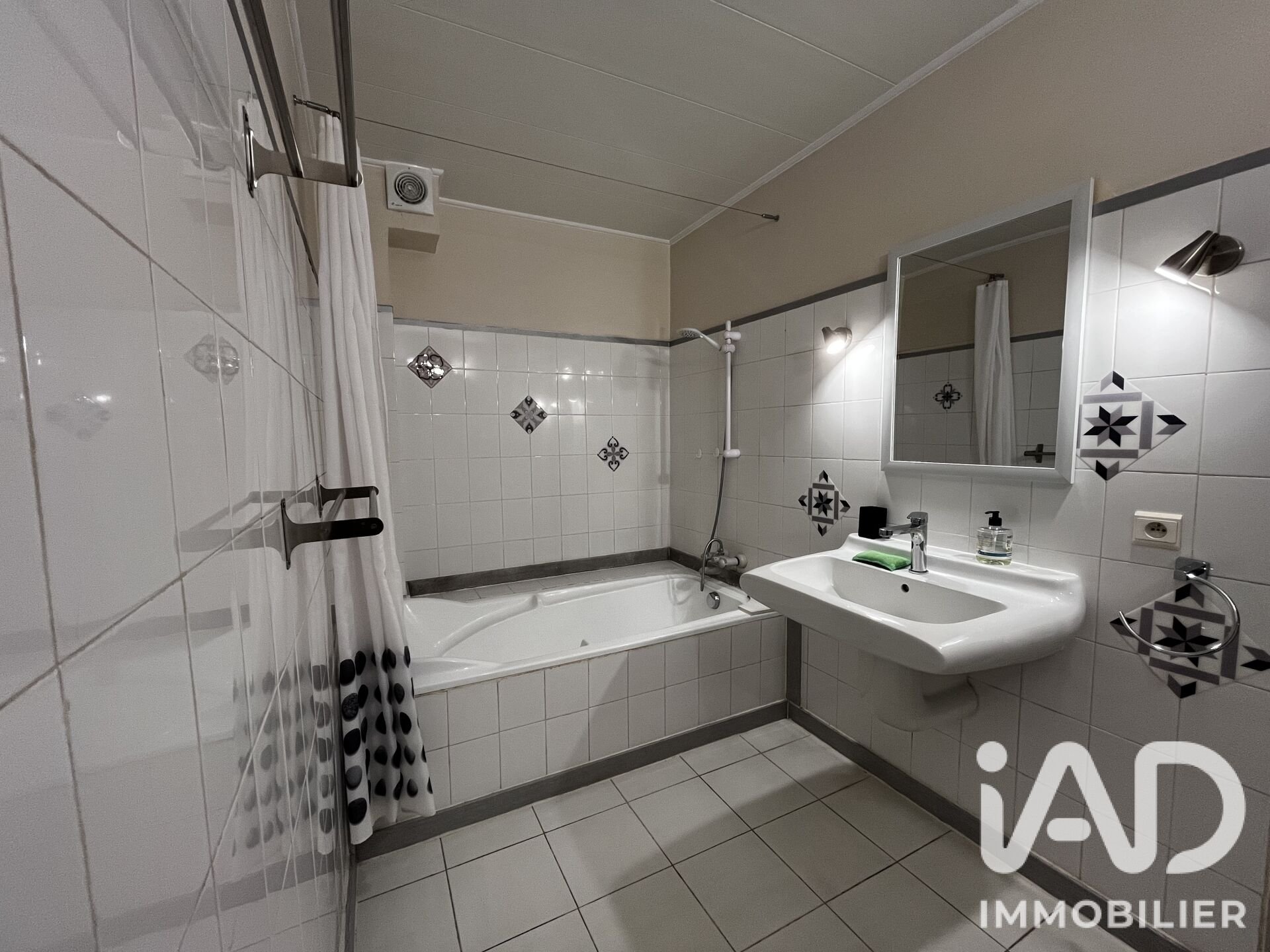 Appartement à louer, 81m², Claira