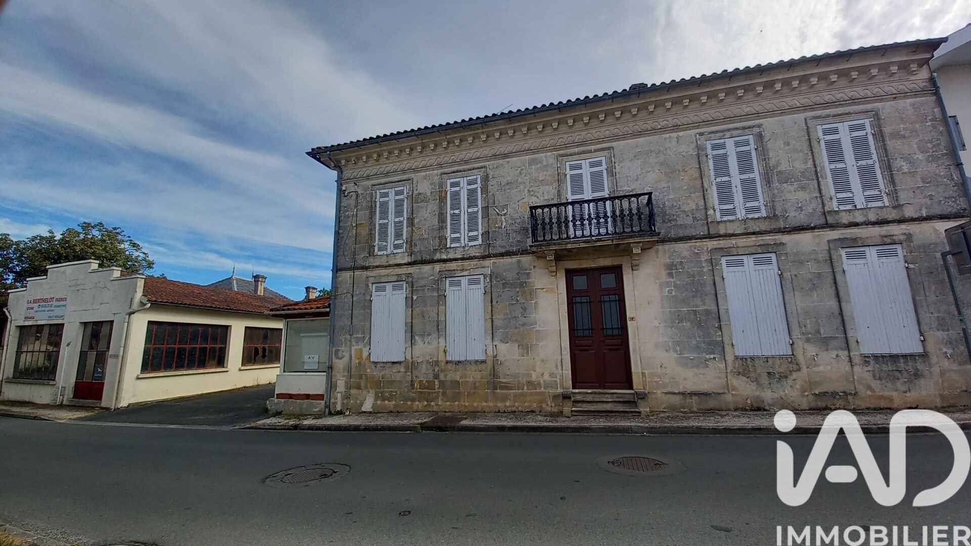 Maison à vendre, 311m², Saint-Bonnet-sur-Gironde
