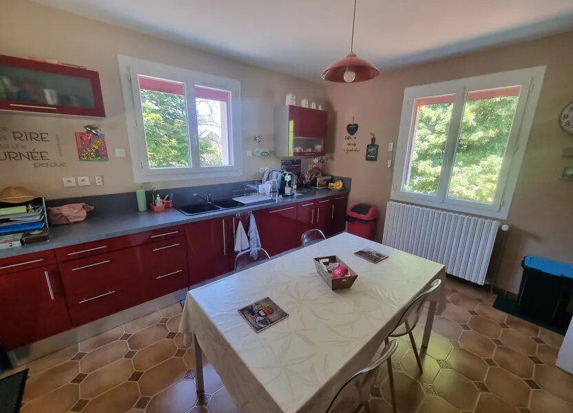Maison à vendre, 225m², Saint-Yrieix-la-Perche