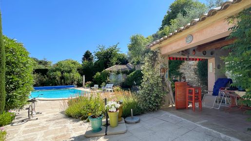 Maison 7 pièces 205 m² · à Remoulins · 205 m² · 580 000 €